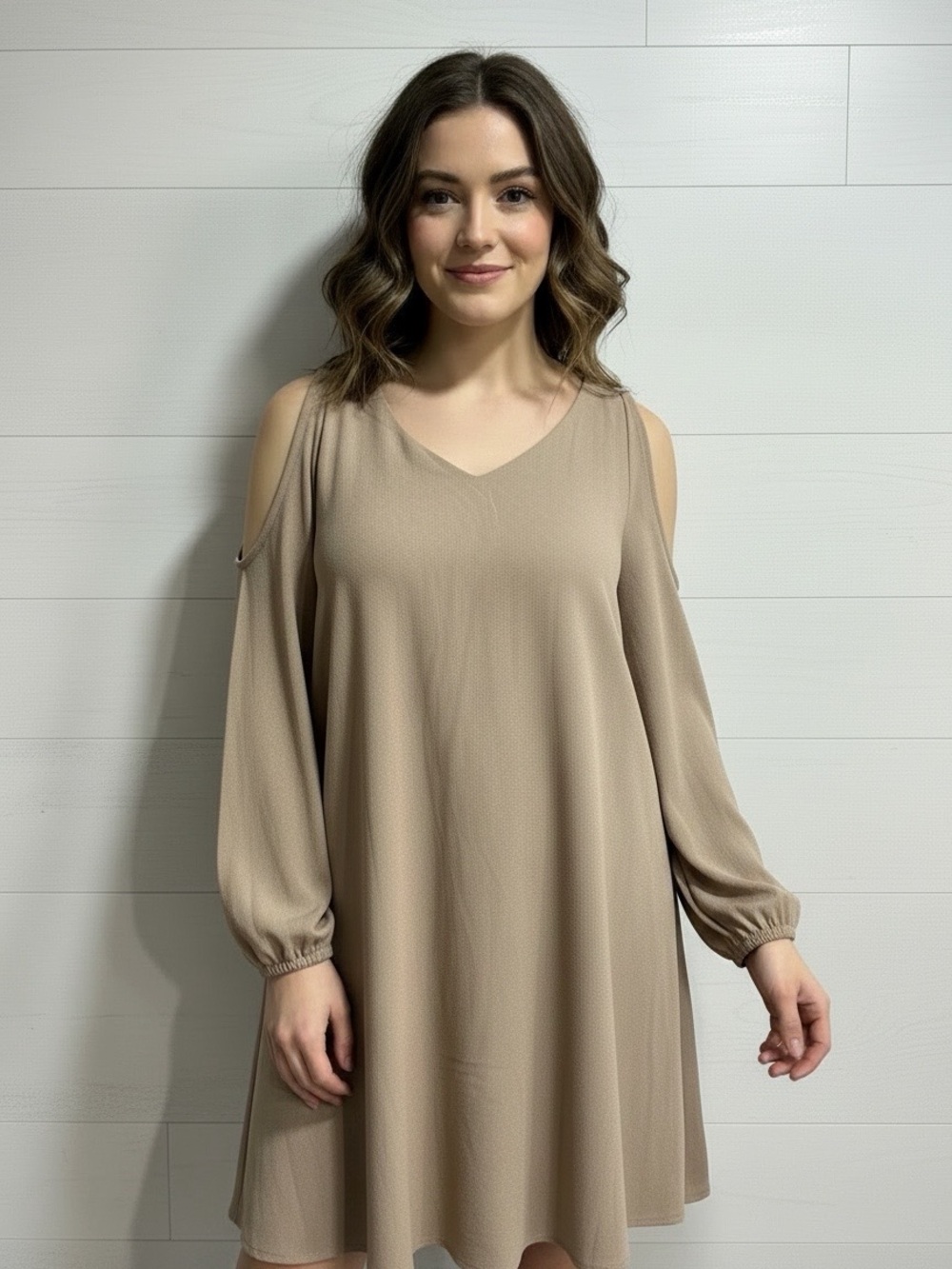 NWT mts Small Taupe Cold Shoulder Dress w/Gathered Balloon Sleeves
Pit to Pit 19